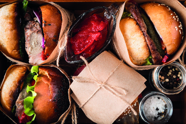 Deliciosas hamburguesas de Bocatería B&B, donde la calidad se encuentra con la creatividad, ofreciendo una experiencia culinaria excepcional en Murcia.